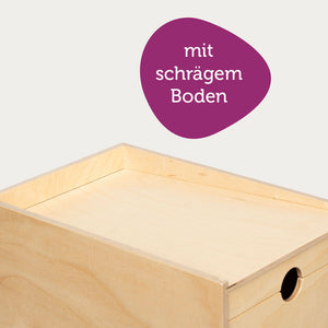 Eine Mostbox aus Holz mit einem schrägen Boden
